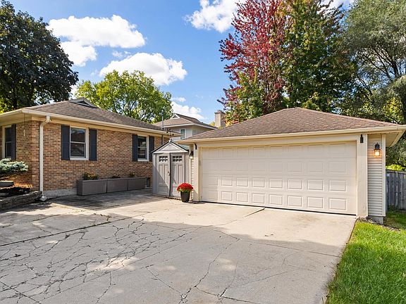 5th image of 402 S Owen Dr