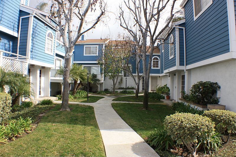 Large 2 bedroom townhome