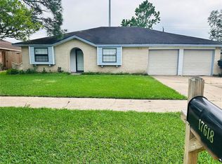 17618 Heritage Bay Dr, Webster, TX 77598