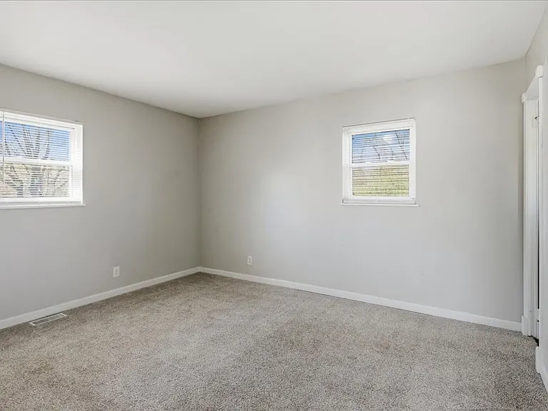 3226 Voigt Dr — Photo 7