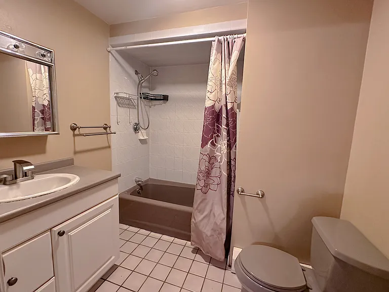 208 University Ave — Photo 13