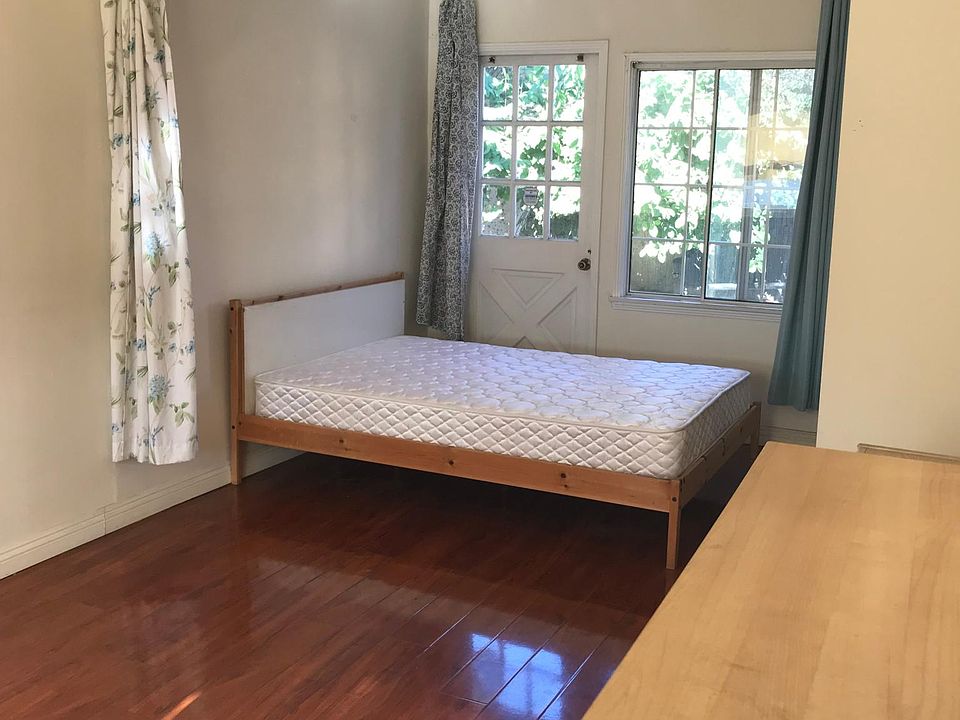 1st image of 1045 S Gladys Ave