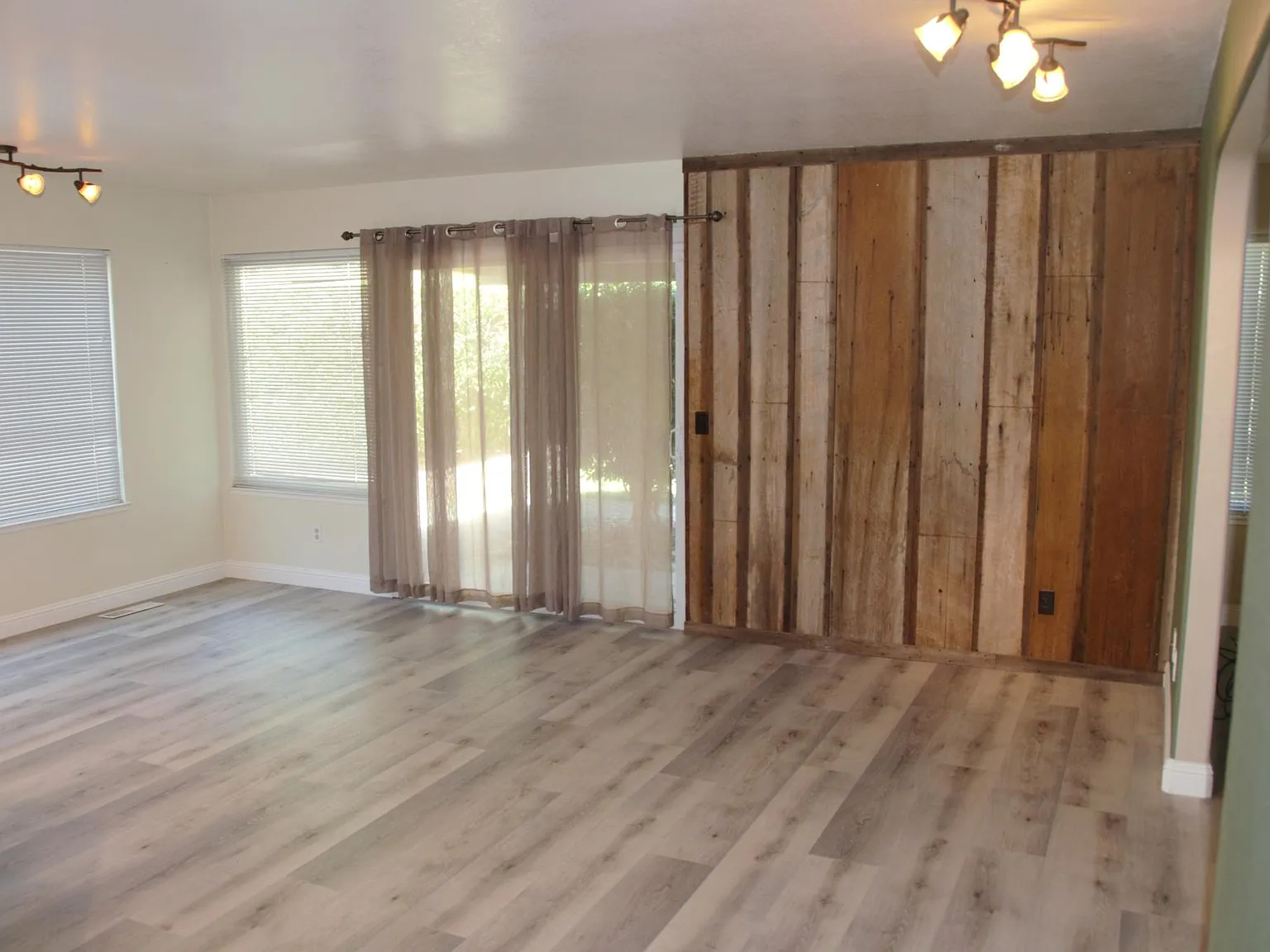 3 bed, 1471 sqft, $3,300 — Photo 3