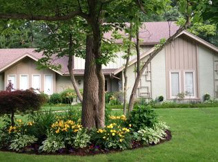 7062 Williamsburg Dr, Sylvania, OH 43560