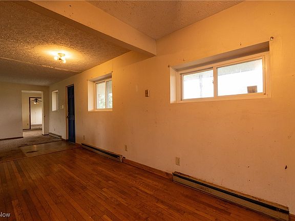 3rd image of 1556 McGill Rd