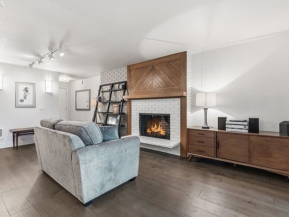 5th image of 200 Burnham Rd Unit 103