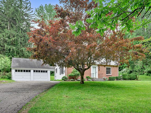 3rd image of 147 Westwood Dr