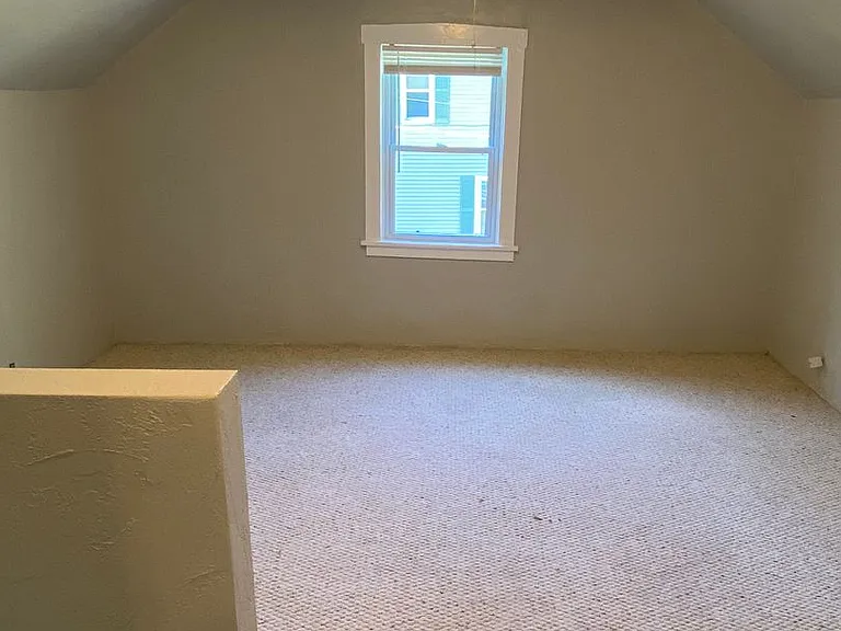 700 W State St — Photo 18
