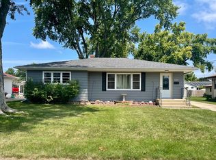528 Desmond Dr, Woodstock, IL 60098