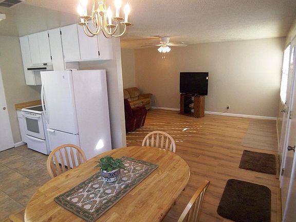 4765 Chico St - Dining area