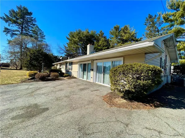 1319 Overlook Rd, Whitehall, PA 18052