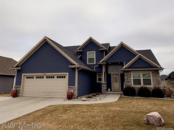 5760 Stone Briar Ln S, Freeland, MI 48623