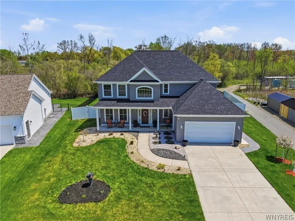 4665 Carlyes Ct, Hamburg, NY 14075