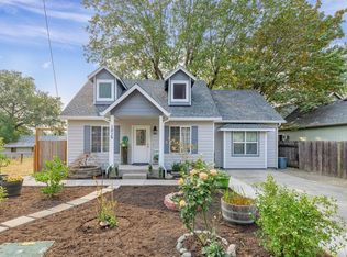 1015 SW Foundry St, Grants Pass, OR 97526