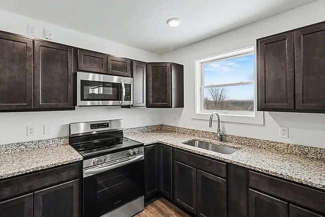 2 bed, 825 sqft, $1,585 — Photo 3