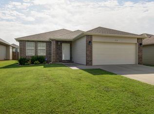 712 S Casa Grande Ave, Springfield, MO 65802