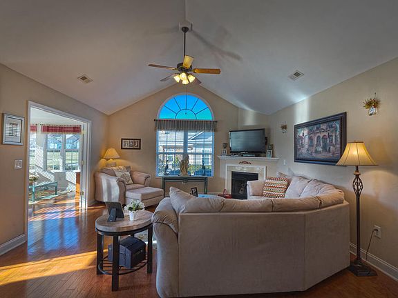 3rd image of 5640 Orchard Villas Cir