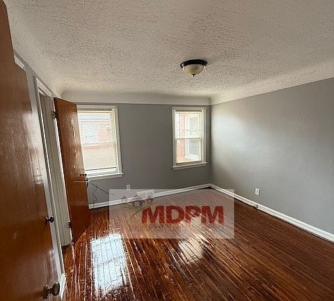 3rd image of 14422 Rutherford St