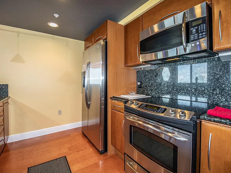 511 Lucerne Ave #401 — Photo 8
