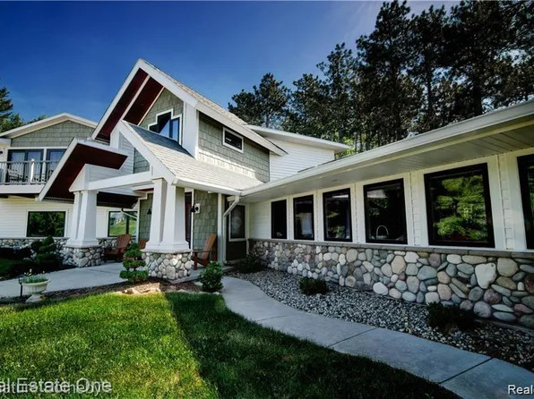 (undisclosed Address), Howell, MI 48855