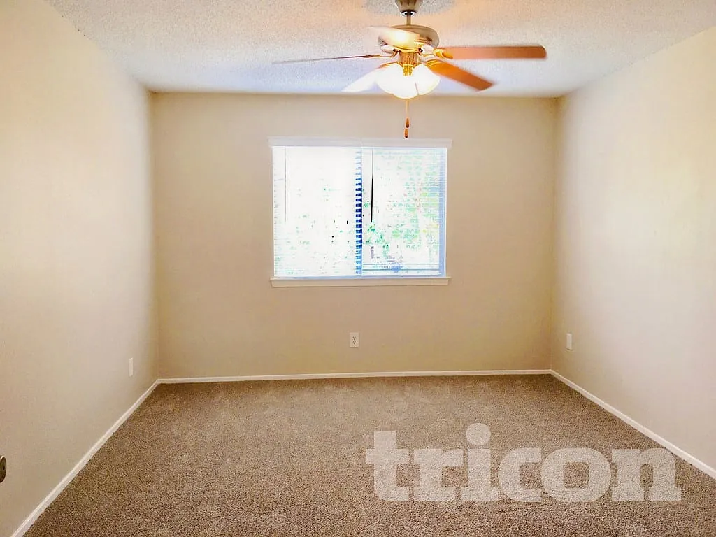 15647 Meadow Village Drive Houston TX — Photo 4