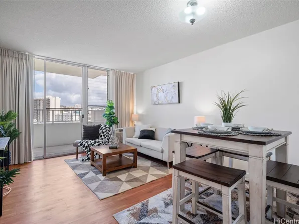 796 Isenberg St APT 8D, Honolulu, HI 96826