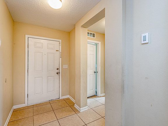 4th image of 4887 Creek Bluff Ln