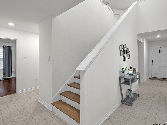5th image of 10128 Hickory Creek