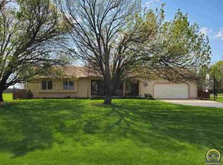 5945 SE 53rd St, Berryton, KS 66409