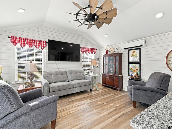 5th image of 7792 Arrowwood Rd