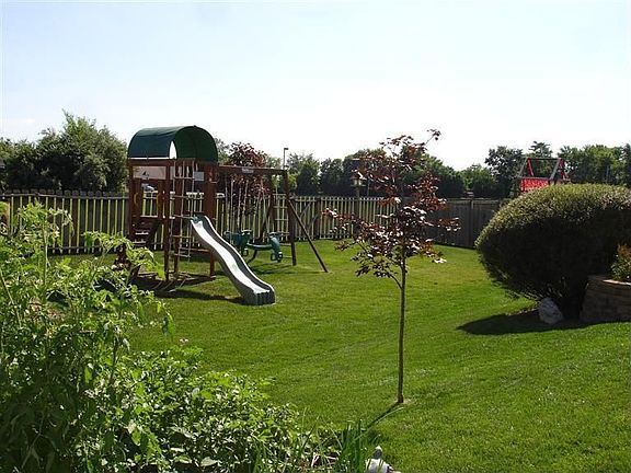 3rd image of 472 Kreider Dr