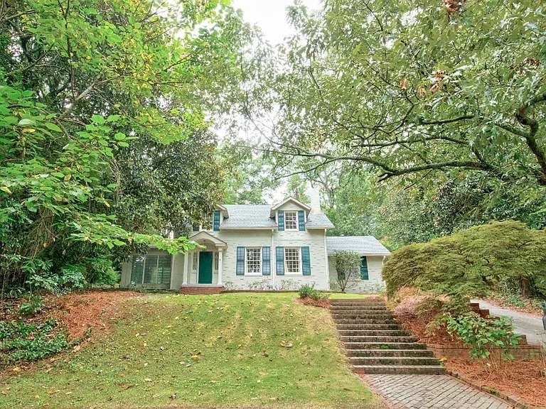 9 Shorter Cir SW — Photo 1