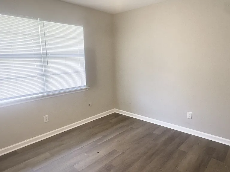 436 Henry St — Photo 10