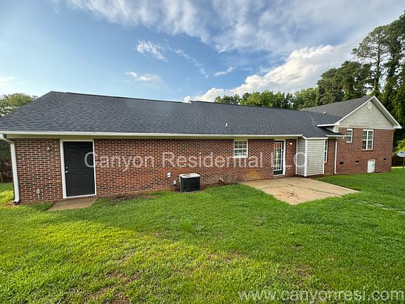 3rd image of 229 Lakeside Rd