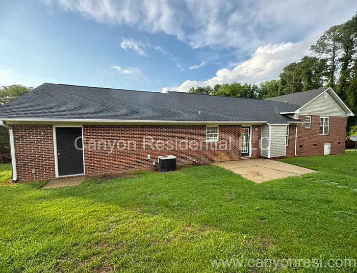 229 Lakeside Rd — Photo 3