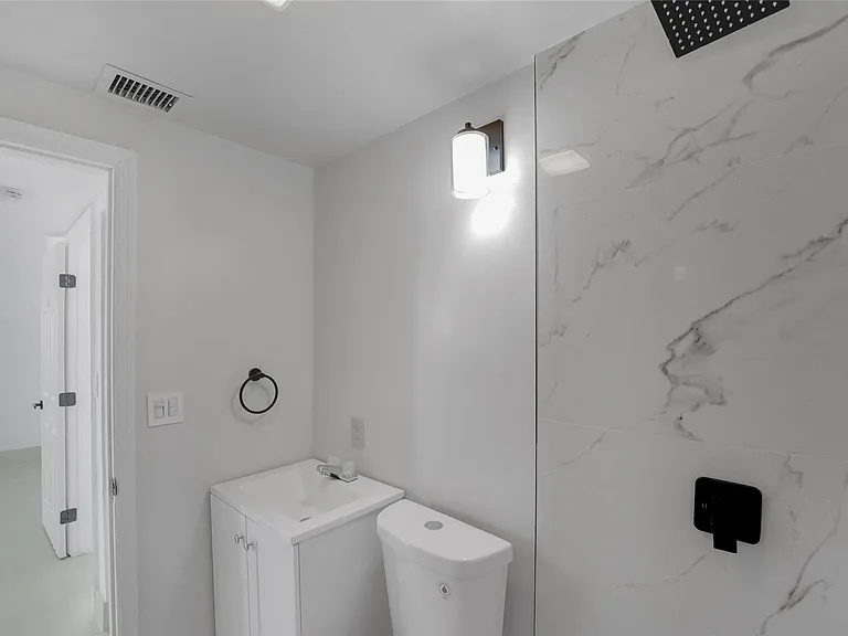812 NE 4th Ave — Photo 26