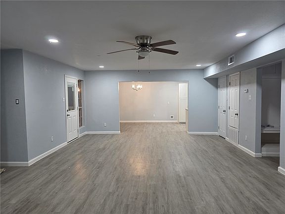 5th image of 932 Waterview St