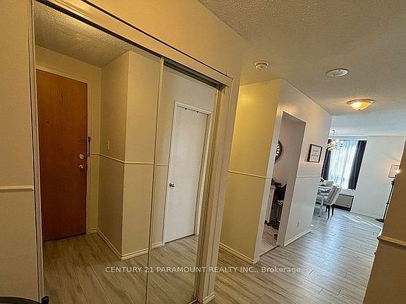 4th image of 61 Markbrook Ln #112