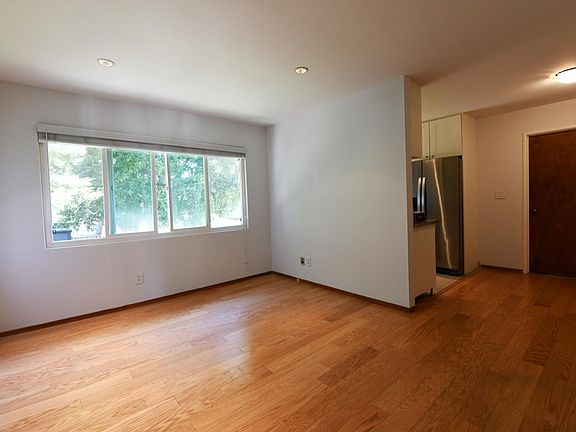 2nd image of 550 Hawthorne Ave #550