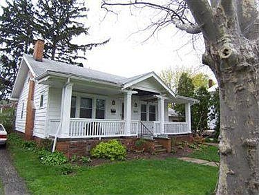 1st image of 834 Lakeview Dr