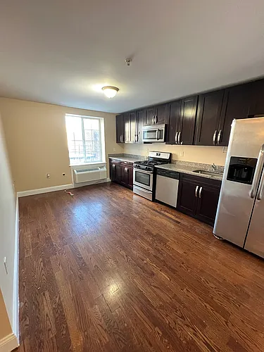 711 Sip St #203 Photo 1