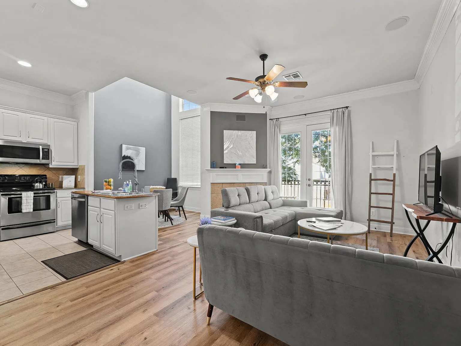 5816 La Vista Dr — Photo 1