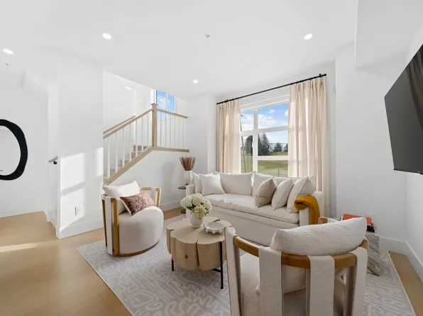 32929 Cherry Ave #8, Mission, BC V2V 2V1