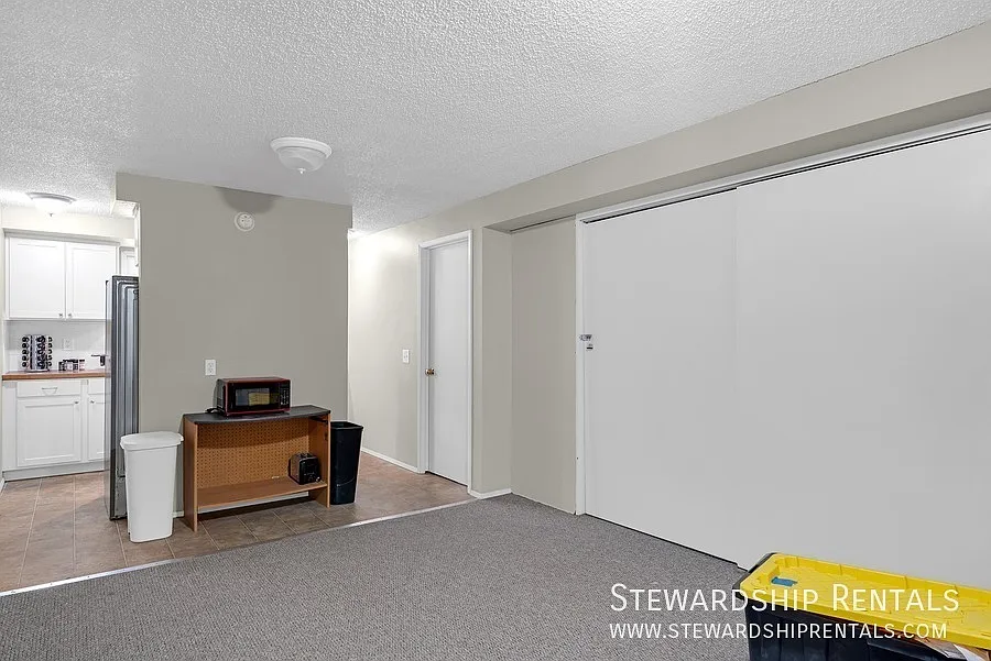 Building Photo - 528 Tyler St #4