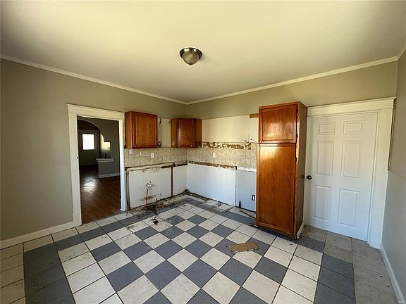 5th image of 614 Fremont Ave