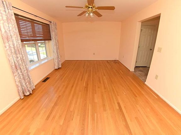 3rd image of 5342 Foxdale Ct