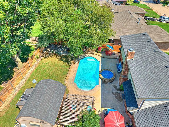 2nd image of 205 W Parkland Dr