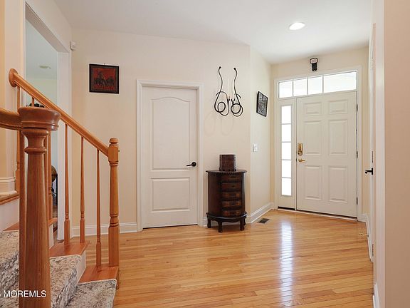 4th image of 9 W Parsonage Way