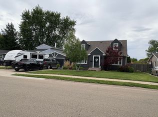 726 N 13th St, Clinton, IA 52732