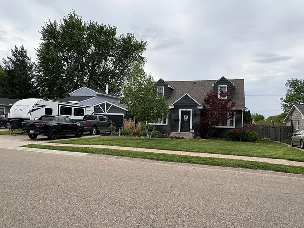 726 N 13th St, Clinton, IA 52732